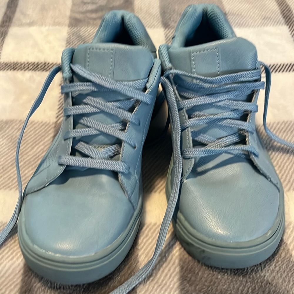 Kids Art and Class Blue Sneakers Size 2!